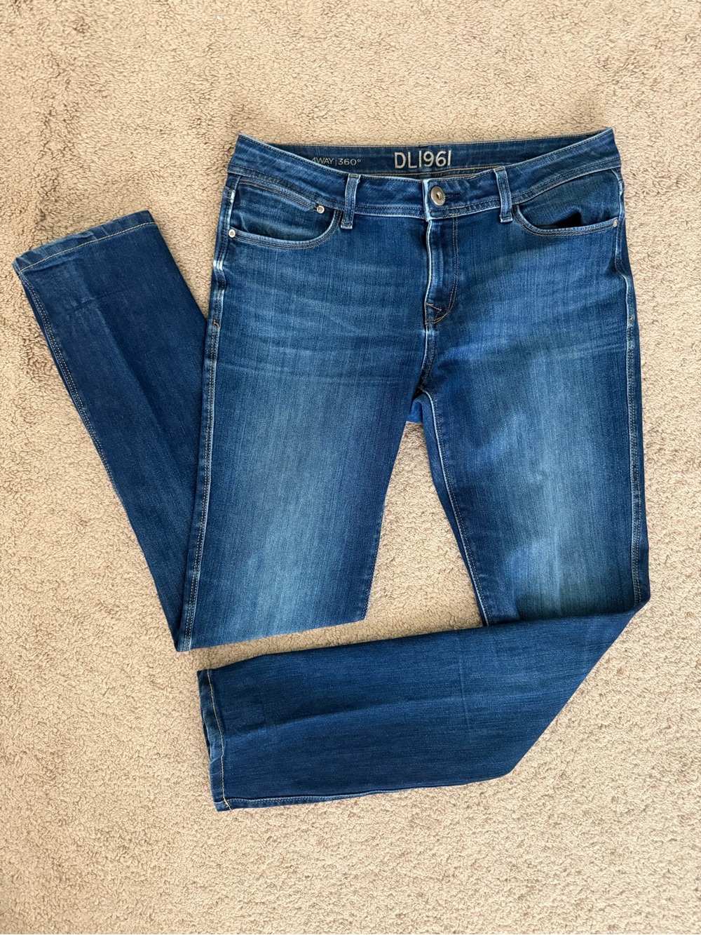 DL1961 Coco Curvy Straight Jeans Size 29 Mid Rise